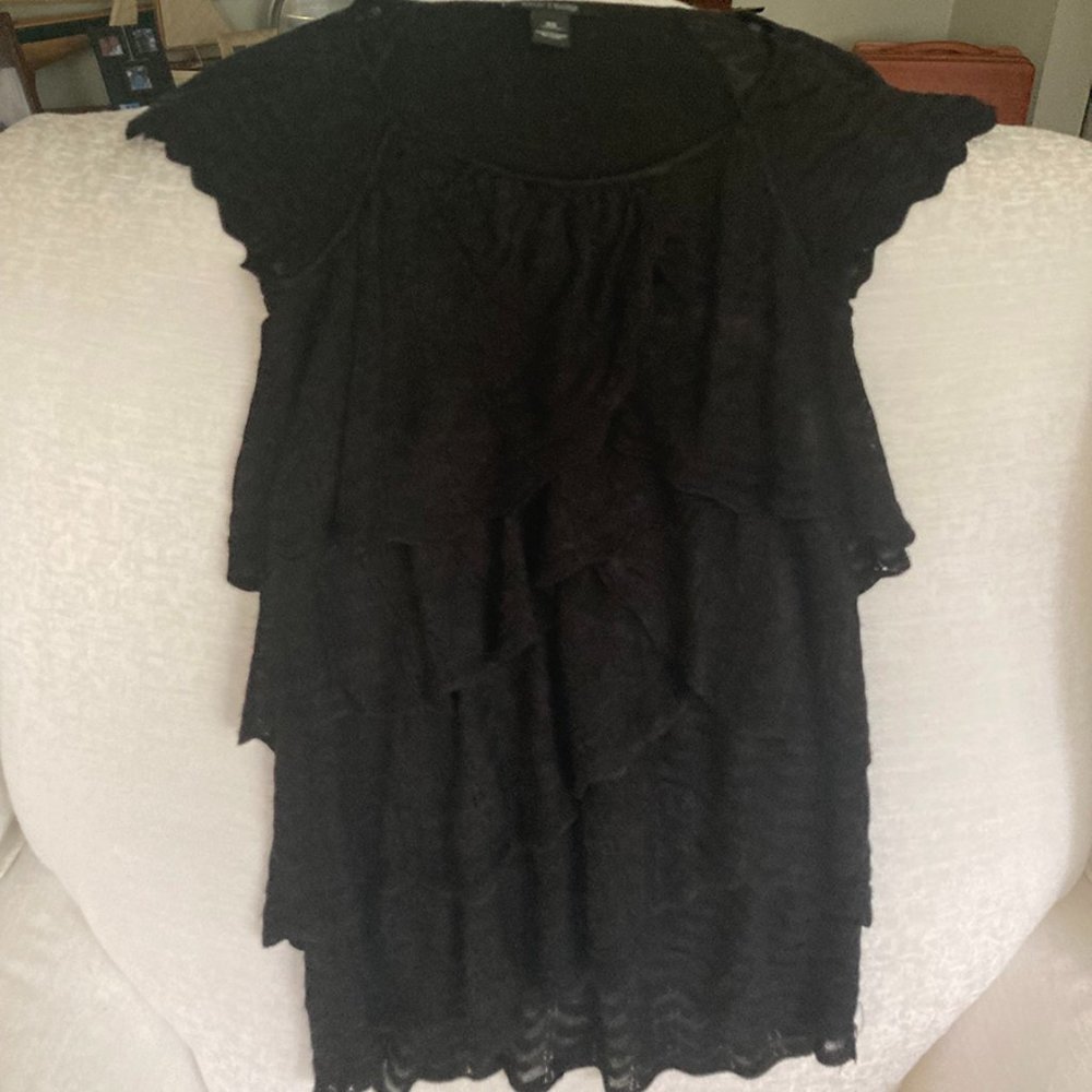 White House Black Market Woman's Ruffle Black 3/4 Length Top